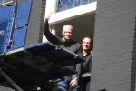 Amsterdam 12 maart 2018
Dries en Honoria Roelvink  verhuizen naar hun nieuwe appartement op de pc Hooftstraat