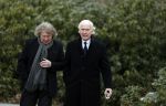 Leusden 6 maart 2018
Crematie Mies Bouwman in crematorium Leusden. Fred Oster met regisseur Bob ...