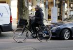 Amsterdam 21 februari 2018
Henny Vrienten met zijn zoon op de fiets