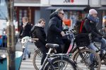 Amsterdam 21 februari 2018
Henny Vrienten met zijn zoon op de fiets