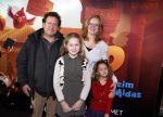 Amsterdam 11 februari 2018
Premiere Ted en het geheim van koning Midas in Pathe arena. Hilke Bierman met man en kinderen