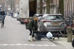 Amsterdam 9 februari 2018
Actrice Ilse Warringa ( de luizenmoeder) haalt haar dochter op op school.