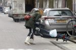 Amsterdam 9 februari 2018
Actrice Ilse Warringa ( de luizenmoeder) haalt haar dochter op op school.