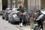 Amsterdam 9 februari 2018
Actrice Ilse Warringa ( de luizenmoeder) haalt haar dochter op op school.