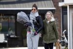 Amsterdam 24 februari 2018
Isa Hoes met dochter Vlinder in Amsterdam zuid