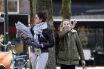 Amsterdam 24 februari 2018
Isa Hoes met dochter Vlinder in Amsterdam zuid