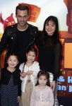 Amsterdam 11 februari 2018
Premiere Ted en het geheim van koning Midas in Pathe arena. jan Kooijman met vrouw kinderen en vriendinnetjes