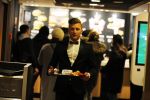 Amsterdam 12 februari 2018
Jan Versteegh eet voor premiere in zijn smoking bij Mac Donalds