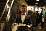 Amsterdam 12 februari 2018
Jan Versteegh eet voor premiere in zijn smoking bij Mac Donalds