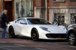 Amsterdam 6 maart 2018
Kunstenaar Joseph Klibansky en zijn vriendin gaan in hun nieuwe ferrari naar een huis kijken in Amsterdam zuid.