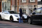 Amsterdam 6 maart 2018
Kunstenaar Joseph Klibansky en zijn vriendin gaan in hun nieuwe ferrari naar een huis kijken in Amsterdam zuid.