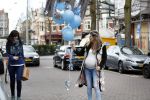 Amsterdam 11 maart 2018
Kim Kotter zwanger met blauwe ballonnen