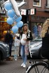 Amsterdam 11 maart 2018
Kim Kotter zwanger met blauwe ballonnen
