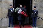 Amsterdam 3 februari 2018 
Prinses Beatrix viert haar 80e verjaardag in het paleis op de dam.  Koning Willem-Alexander en koningin Maxima arriveren met hun dochters, de prinsessen Amalia, Alexia en Ariane hun bagage