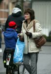 Amsterdam 19 februari 2018 
Linda v Dijck doet  boodschappen op de cornelis schuytstraat