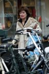 Amsterdam 19 februari 2018 
Linda v Dijck doet  boodschappen op de cornelis schuytstraat