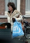 Amsterdam 19 februari 2018 
Linda v Dijck doet  boodschappen op de cornelis schuytstraat
