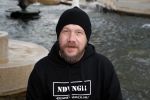 Amsterdam 9 maart 2018
Michel de man die een probleem heeft met Patricia Paay. Hij draagt een trui van eendevanger