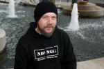 Amsterdam 9 maart 2018
Michel de man die een probleem heeft met Patricia Paay. Hij draagt een trui van eendevanger