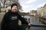 Amsterdam 9 maart 2018
Michel de man die een probleem heeft met Patricia Paay. Hij draagt een trui van eendevanger