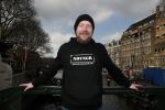 Amsterdam 9 maart 2018
Michel de man die een probleem heeft met Patricia Paay. Hij draagt een trui van eendevanger