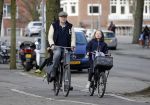 Amsterdam 5 maart 2018 
Patrick Stoof met zijn dochter op de fiets in Amsterdam