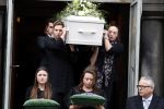 Rotterdam 20 februari 2018
Dienst voor overlijden /begrafenis Ruud Lubbers in de Laurentius Elisabeth Kathedraal. Kleinkinderen dragen de kist