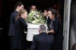 Rotterdam 20 februari 2018
Dienst voor overlijden /begrafenis Ruud Lubbers in de Laurentius Elisabeth Kathedraal. Kleinkinderen dragen de kist
