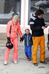 Wargain 1 maart 2018
Sonja Bakker en haar vriend  Barry van Suijdam en zoontje Bram op ski vakantie.