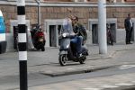 Amsterdam 12 maart 2018
Stephanie Tency met haar compagnon op de scooter
