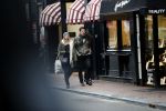 Amsterdam 19 december 2017
Twan Huys en zijn vrouw op de Utrechtsestraat