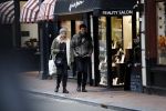 Amsterdam 19 december 2017
Twan Huys en zijn vrouw op de Utrechtsestraat