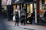 Amsterdam 19 december 2017
Twan Huys en zijn vrouw op de Utrechtsestraat