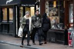 Amsterdam 19 december 2017
Twan Huys en zijn vrouw op de Utrechtsestraat