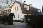 Loosdrecht 21 februari 2018
Gedenkteken voor Fleur Balkestein , het meisje van 19 die doodgereden werd na straatrace vader en zoon Walter vv W en Casper van W. Dit is hun huis