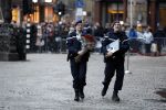 Amsterdam 3 februari 2018 
Prinses Beatrix viert haar 80e verjaardag in het paleis op de dam.
Leden van de marechaussee arriveren met een bos rozen bij het Koninklijk Paleis op de Dam