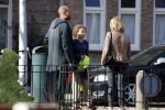 Amsterdam 27 februari 2019
Alain Clark en .. halen zijn zoontje op van school.