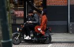Amsterdam 8 maart 2019
Birgit Schuurman en haar nieuwe vriend Sander v Haarlem op scooter onderweg naar Cafe Carter in Amsterdam zuid.