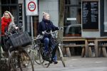 Amsterdam 1 maart 2019
Bridget Maasland verlaat haar nieuwe huis en gaat met een vriendin fietsend weg.