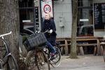 Amsterdam 1 maart 2019
Bridget Maasland verlaat haar nieuwe huis en gaat met een vriendin fietsend weg.