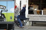 Amsterdam 1 maart 2019
Bridget Maasland verlaat haar nieuwe huis en gaat met een vriendin fietsend weg.