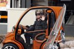 Amsterdam 28 februari 2019
Connie Witteman met een vriendin in haar Biro karretje ( Connieâ€™s creative car concept)