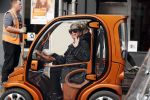 Amsterdam 28 februari 2019
Connie Witteman met een vriendin in haar Biro karretje ( Connieâ€™s creative car concept)