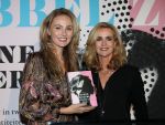 Amsterdam, 21 Februari 2019
Uitreiking boek Daphne Deckers, Dubbel Zes
Daphne Deckers met Kelly Weekers