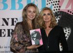 Amsterdam, 21 Februari 2019
Uitreiking boek Daphne Deckers, Dubbel Zes
Daphne Deckers met Kelly Weekers
