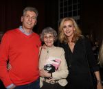 Amsterdam, 21 Februari 2019
Uitreiking boek Daphne Deckers, Dubbel Zes
Daphne Deckers met broer Clark Deckers en Miep Deckers