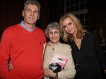Amsterdam, 21 Februari 2019
Uitreiking boek Daphne Deckers, Dubbel Zes
Daphne Deckers met broer Clark Deckers en Miep Deckers