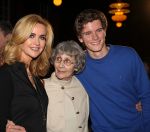 Amsterdam, 21 Februari 2019
Uitreiking boek Daphne Deckers, Dubbel Zes
Daphne Deckers met moeder en Alec Deckers