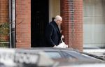 Amsterdam 13 februari 2019
Felix Rottenberg koopt bloemen op de cornelis schuytstraat en brengt ze naar oud burgemeester Ed V Tijn .