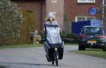 Vreeland 8 februari 2019
Inge Schrama op de bakfiets bij haar nieuwe huis in Vreeland.